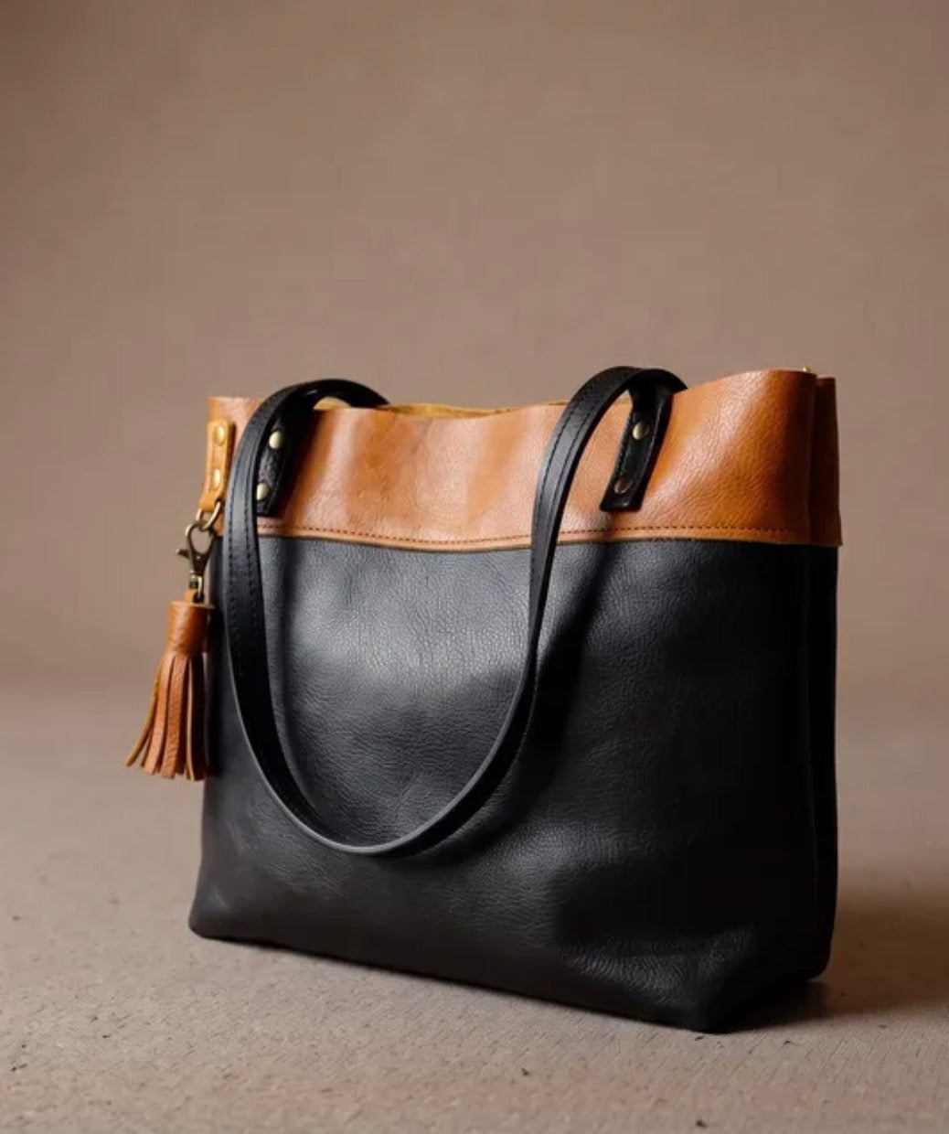 Full Grain Leather Lincoln Two Tone Tote Bag Dog
