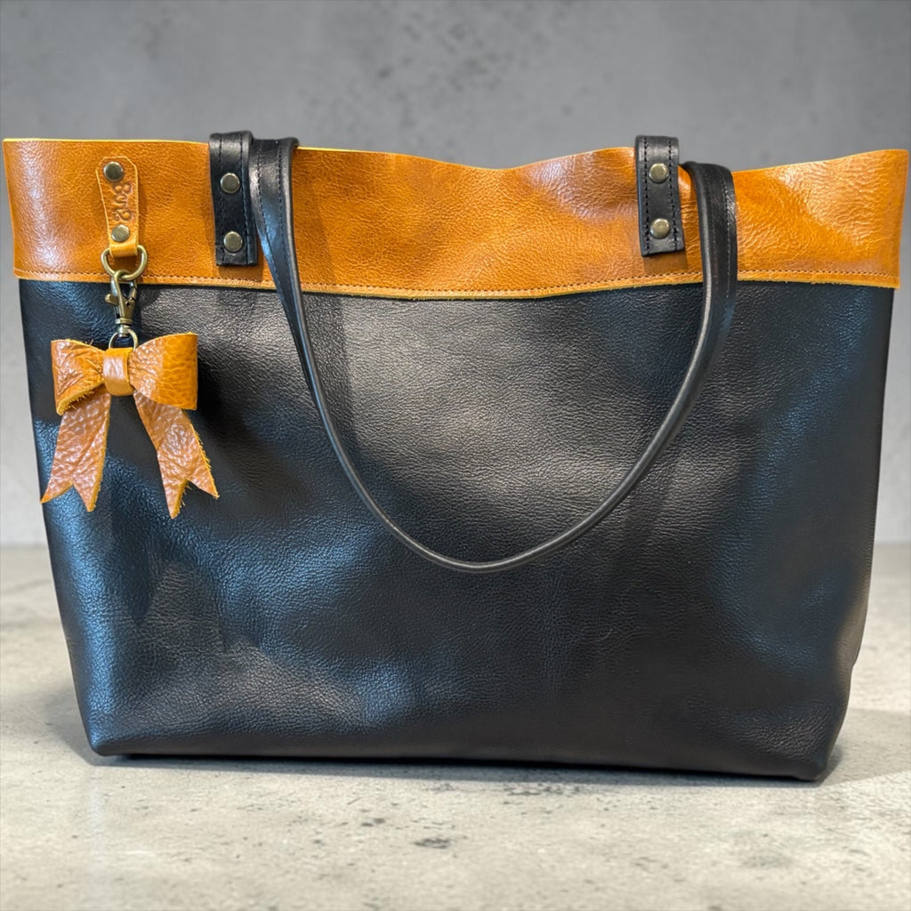 Full Grain Leather Lincoln Two Tone Tote Bag Dog
